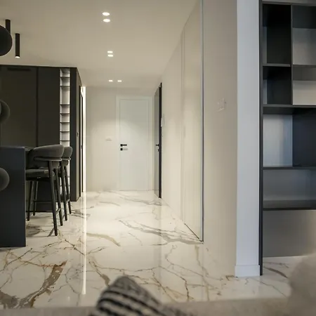 Luxury Contesa דירה *